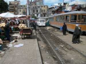 Marché et tramway à Alexandrie
